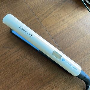Remington 8510 Anti- Frizz Therapy Straightener 1”